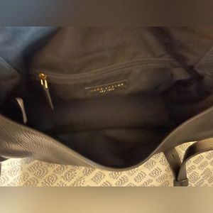 Marc Jacob’s cross body purse